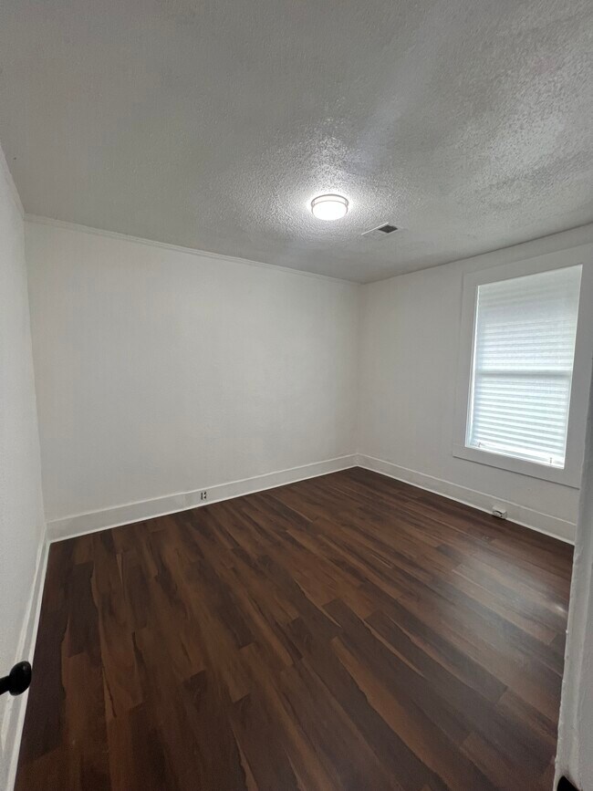 Foto del edificio - 1113 E Trigg Ave