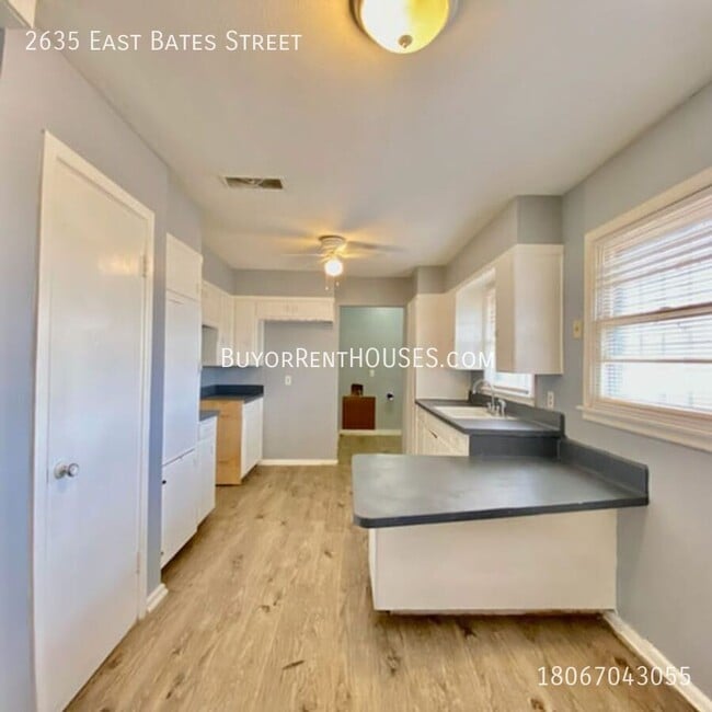 Building Photo - 2635 E Bates St