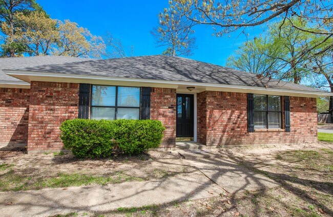 Foto del edificio - Available Now! Stunning 3 Bed 2 Bath in Fl...