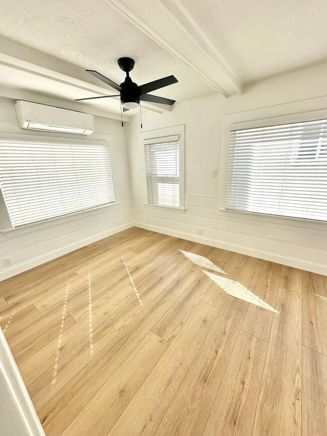 Building Photo - 006th St. Sharp