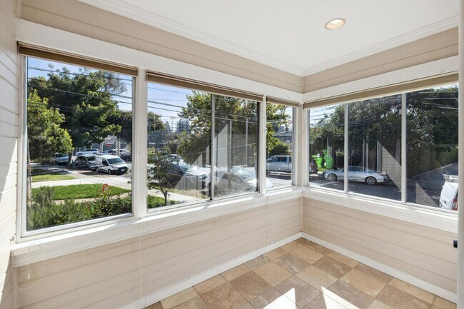 Foto del edificio - 714 Laurel Ave