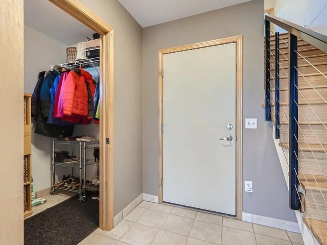 Foto del edificio - 166 2nd St N