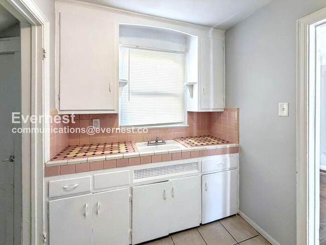 Foto del edificio - 19657 Caldwell St