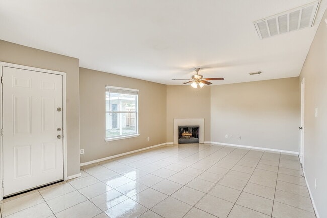 Foto del edificio - 7931 Evergreen Terrace Ln