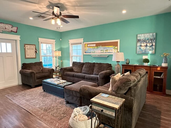 Building Photo - 1113 Pompano Ave