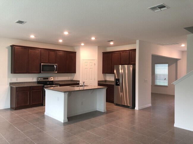 Building Photo - 4BEDROOM CLOSE THE DOWNTOWN WINTER GARDEN !!!