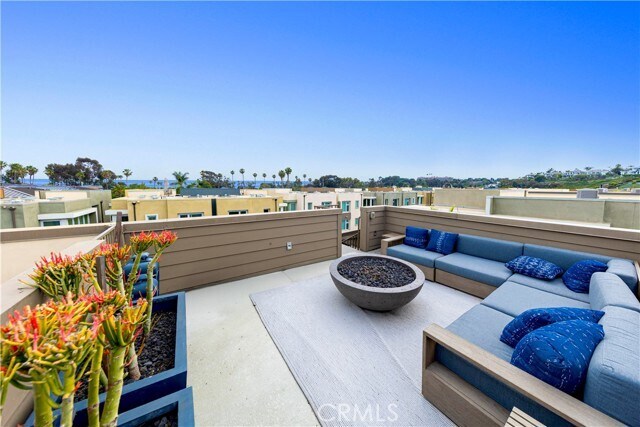 Foto principal - 983 Doheny Way