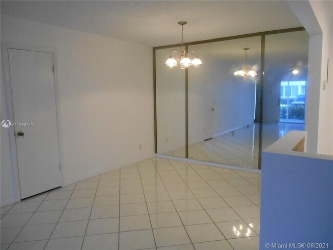 Building Photo - 6295 Bay Club Dr