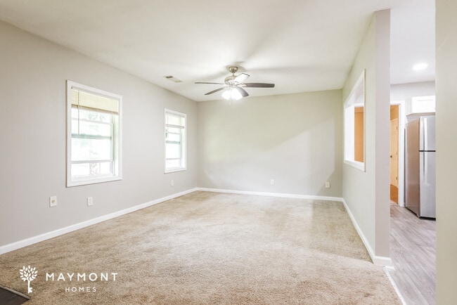 Building Photo - 629 Roxbury Dr