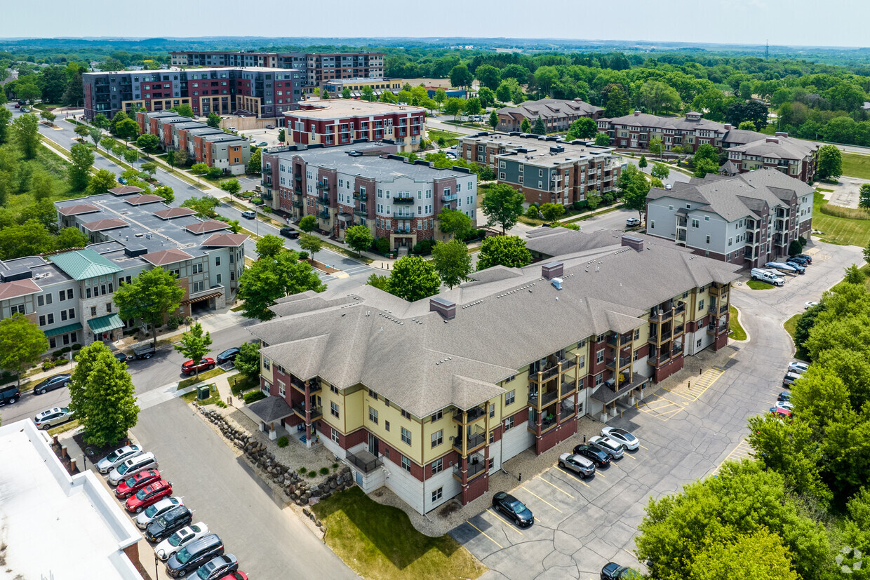 Primary Photo - Aurora Pointe Apartments