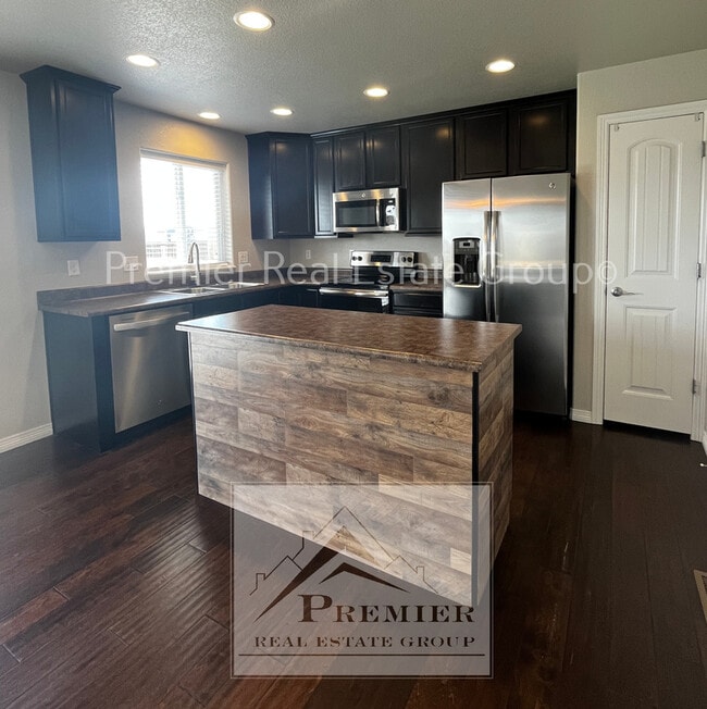 Building Photo - 9694 Silver Stirrup Dr