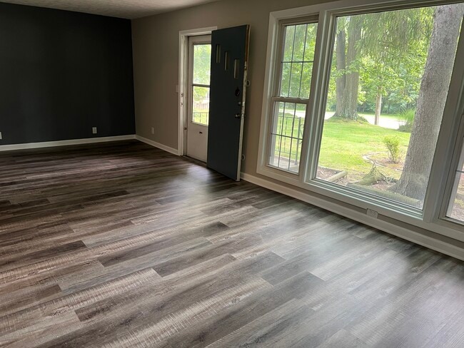 Large living room adjacent to the kitchen - 2534 Rockefeller Rd