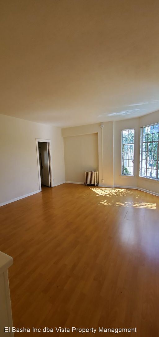 Building Photo - 840 S Serrano Ave