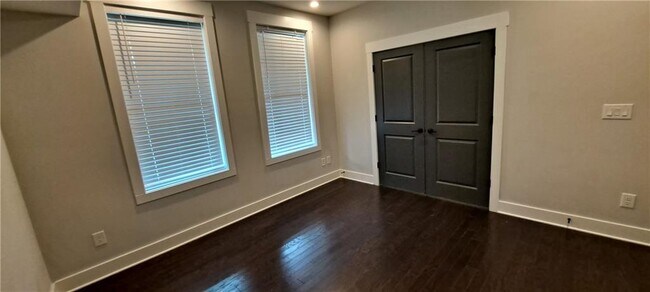 Foto del edificio - 717 Katherine Johnson Ln