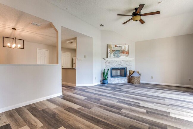 Building Photo - 2321 Park Vista Dr