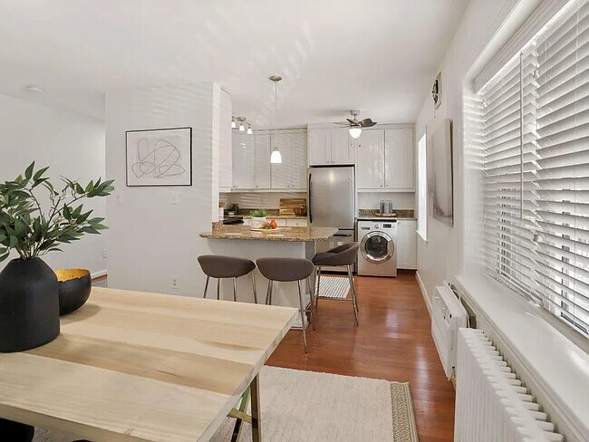 Foto del edificio - 7036 Strathmore St