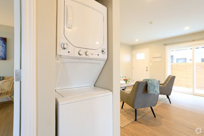 2HAB 1BA-895 metros Ft-Modeled - Edge at Howarth Park