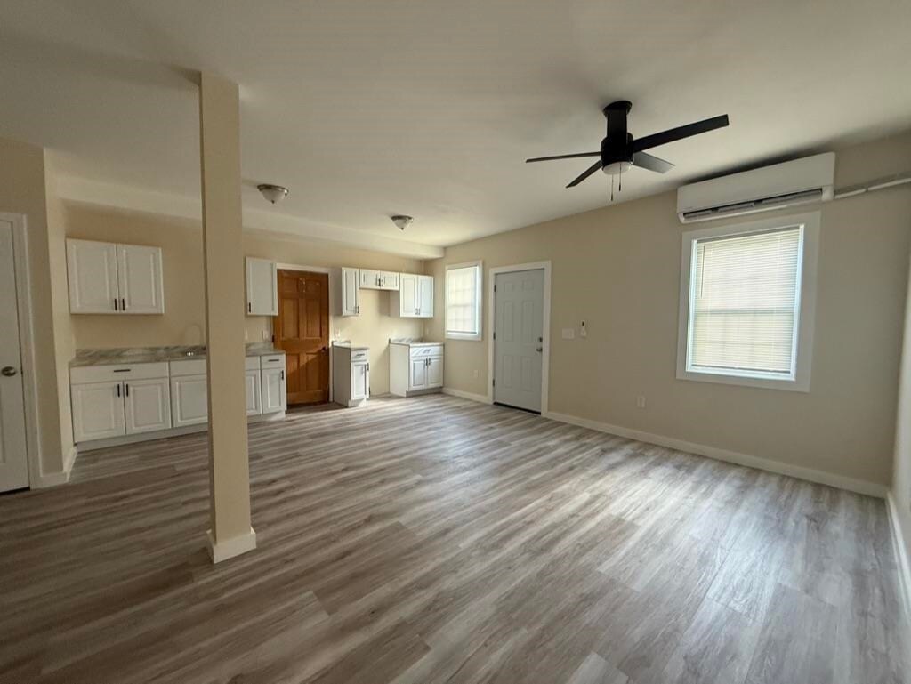 Foto principal - 155 N Main St