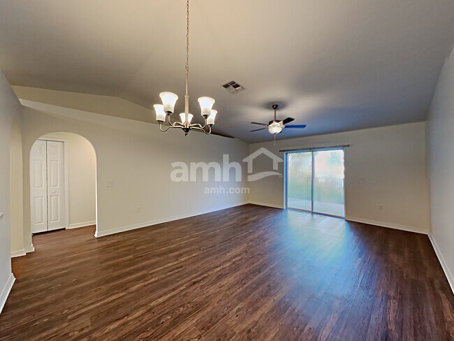 Foto del edificio - 520 Brown Bear Way