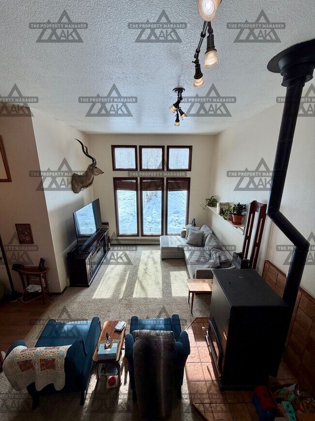 Foto del edificio - Spacious North Pole Home | 3 Bed, 2 Bath | Fenced Yard + Pet Friendly