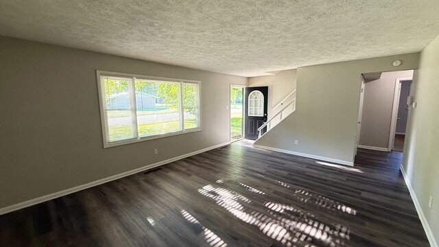 Foto del edificio - EAST SIDE UPDATED 4 BEDROOM 2 BATH HOME AVAILABLE NOW!