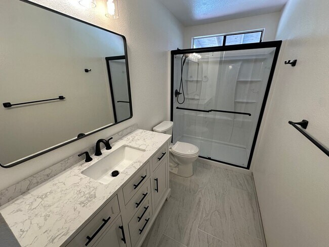 Building Photo - 42 Waikalani Pl
