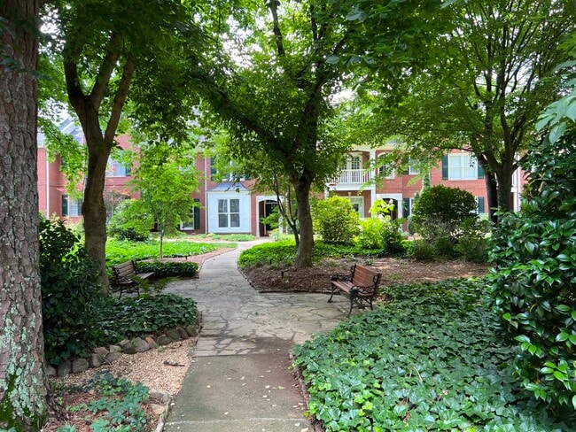 Building Photo - 1196 Brookhaven Gln NE