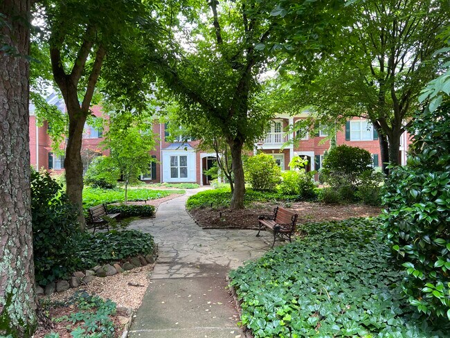 Foto del edificio - 1196 Brookhaven Gln NE