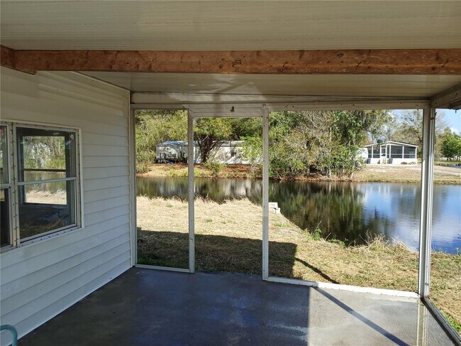Foto del edificio - 3368 Maple Ln