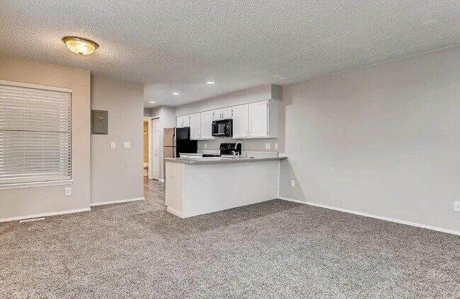 Building Photo - "Cozy 1-Bedroom Retreat with Granite Finis...
