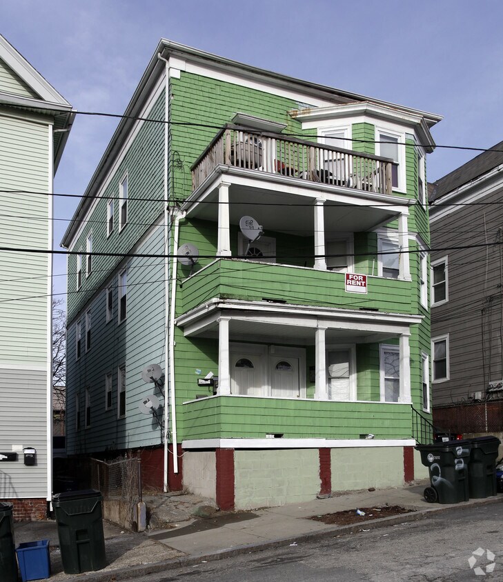 Building Photo - 165 Hudson St