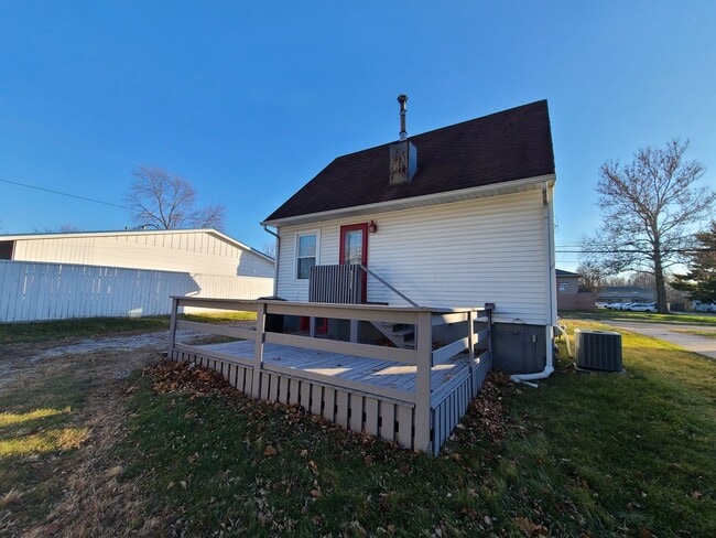 Building Photo - 2 Bedroom Home in Normal