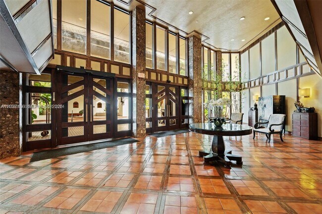 Building Photo - 520 Brickell Key Dr