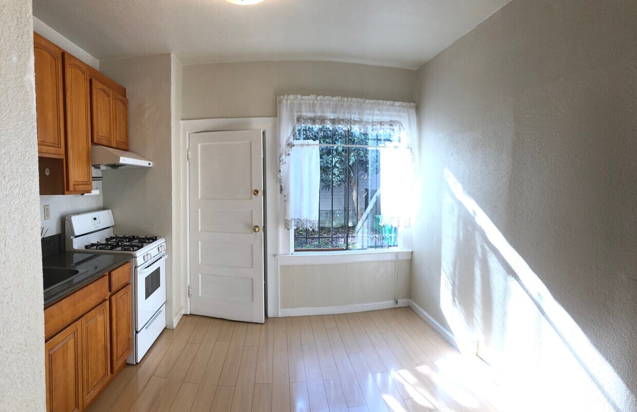 Primary Photo - 2345 Clement St