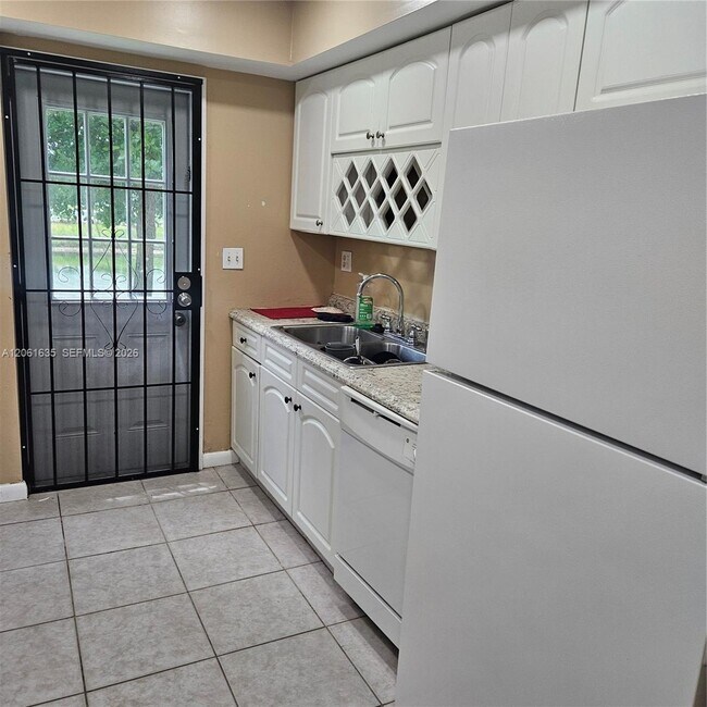Foto del edificio - 3571 NW 95th Terrace