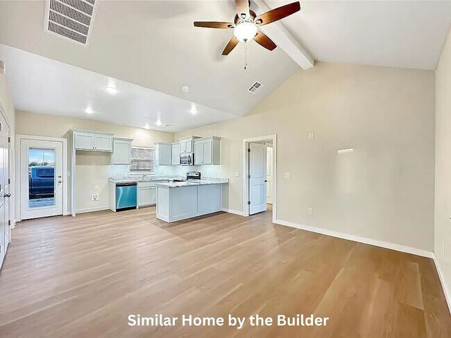 Foto del edificio - Charming 2-Bed Home in Chickasha -  Move-In Ready