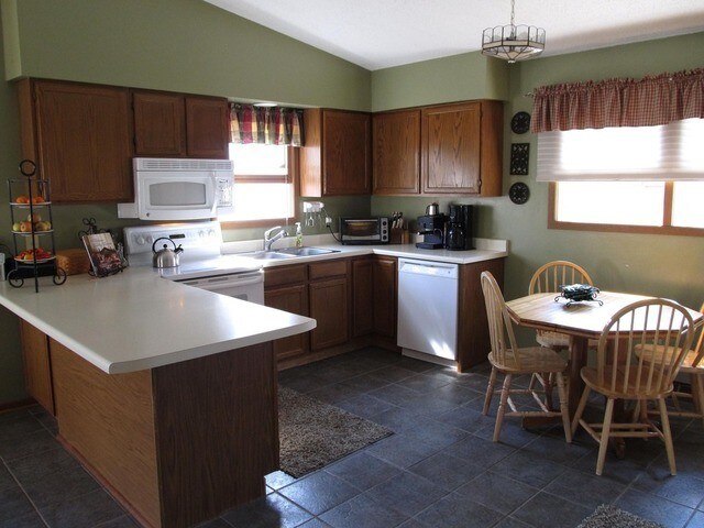 Foto principal - 2445 N Sheridan Rd