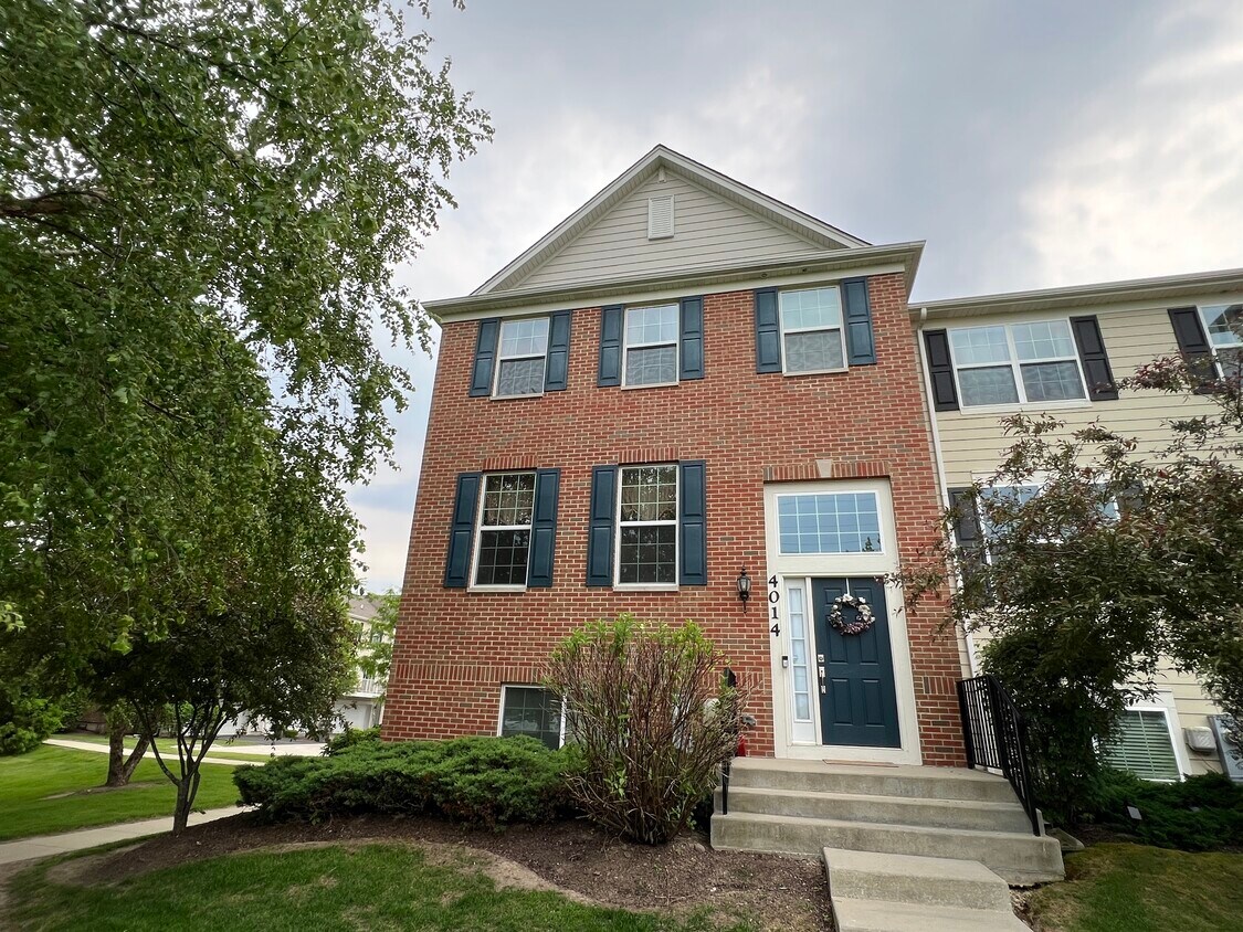 Primary Photo - 4014 Pompton Ct