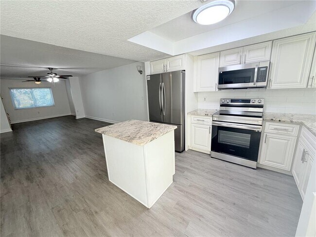 Foto del edificio - 1524 Lakeview Rd