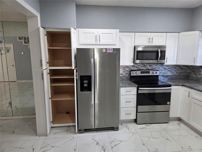 Building Photo - 11703 Wesson Cir W