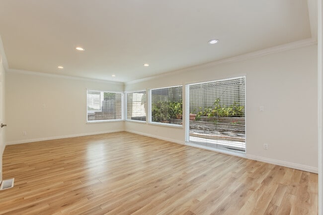 Building Photo - 10227 Autumn Leaf Cir