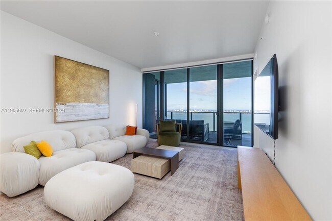 Foto del edificio - 700 NE 24th St