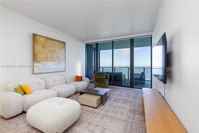 Building Photo - 700 NE 24th St