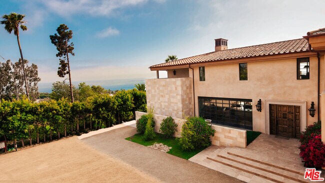 Foto del edificio - 5849 Filaree Heights Rd