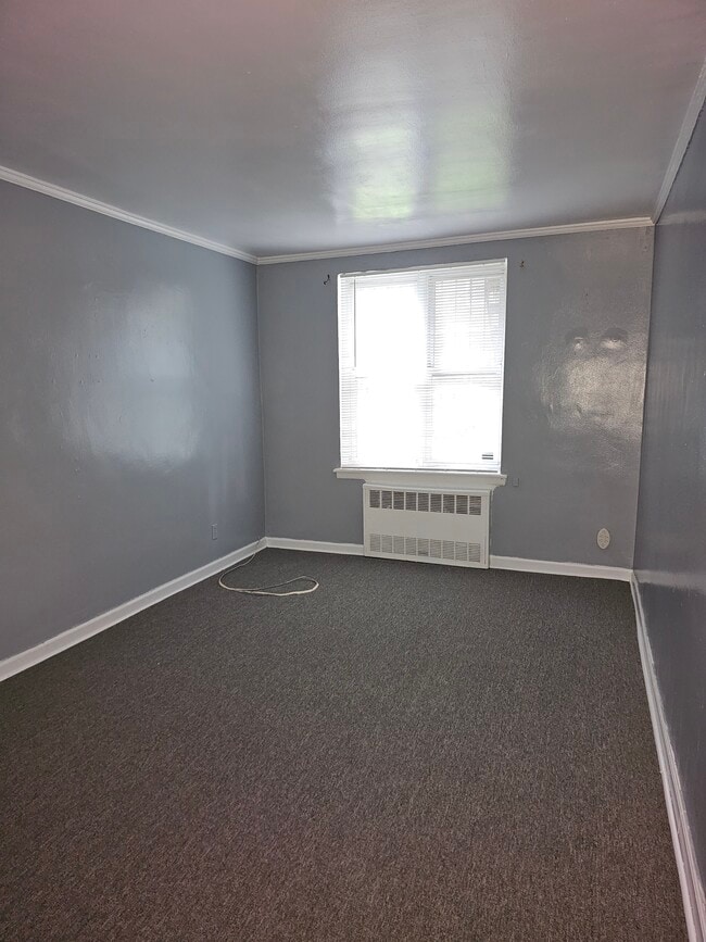Building Photo - 855 E 55th St