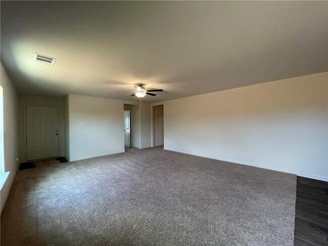 Building Photo - 1016 Riverdale Cv