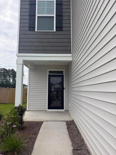 Foto del edificio - 742 Ladywood Dr