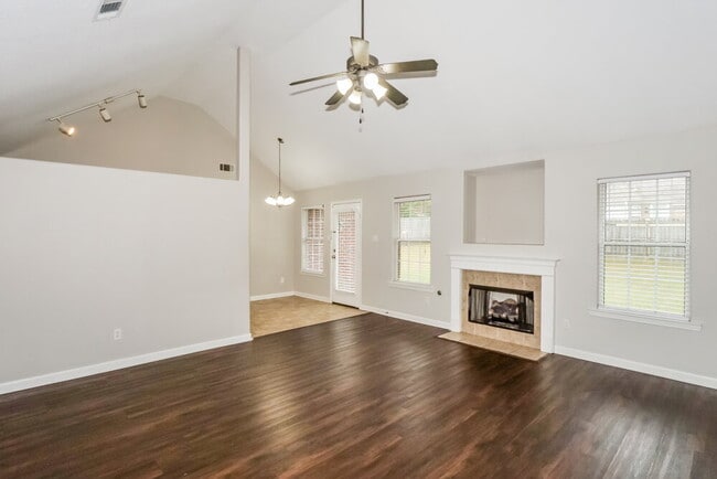 Building Photo - 35 Willow Crest Dr