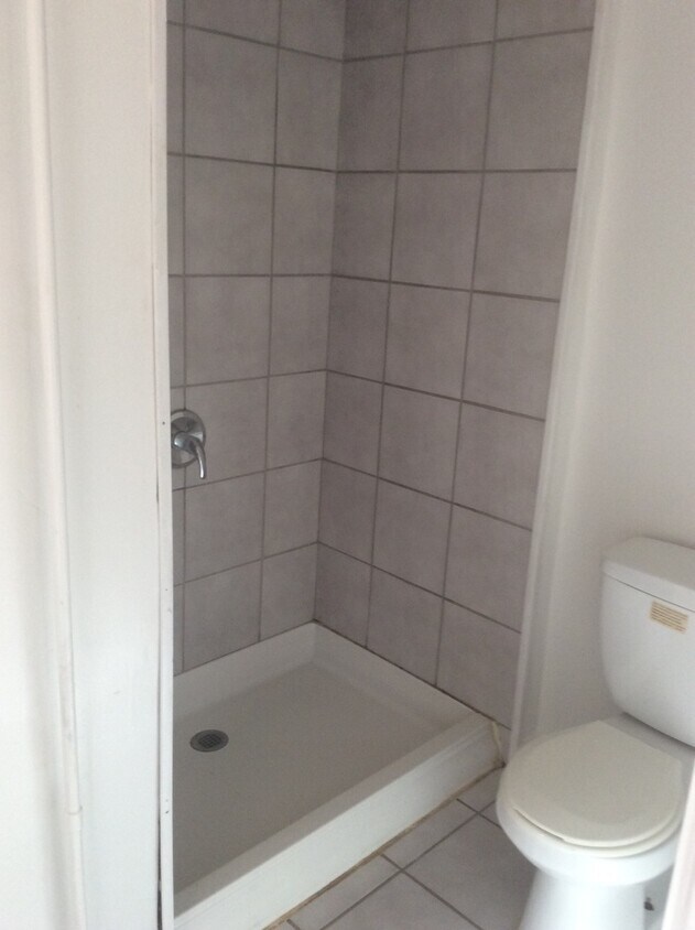 Primary Photo - 1st Floor 1 Bedroom Parking West End York ...