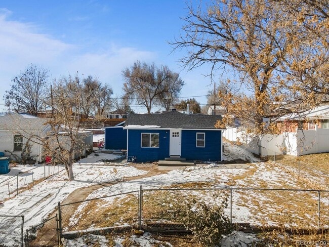 For Rent – Renovated 3 Bedroom Bungalow in Englewood - For Rent – Renovated 3 Bedroom Bungalow in Englewood House